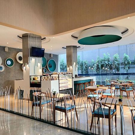 The Southern Hotel Surabaya Formerly Ibis Styles Surabaya Jemursari Esterno foto