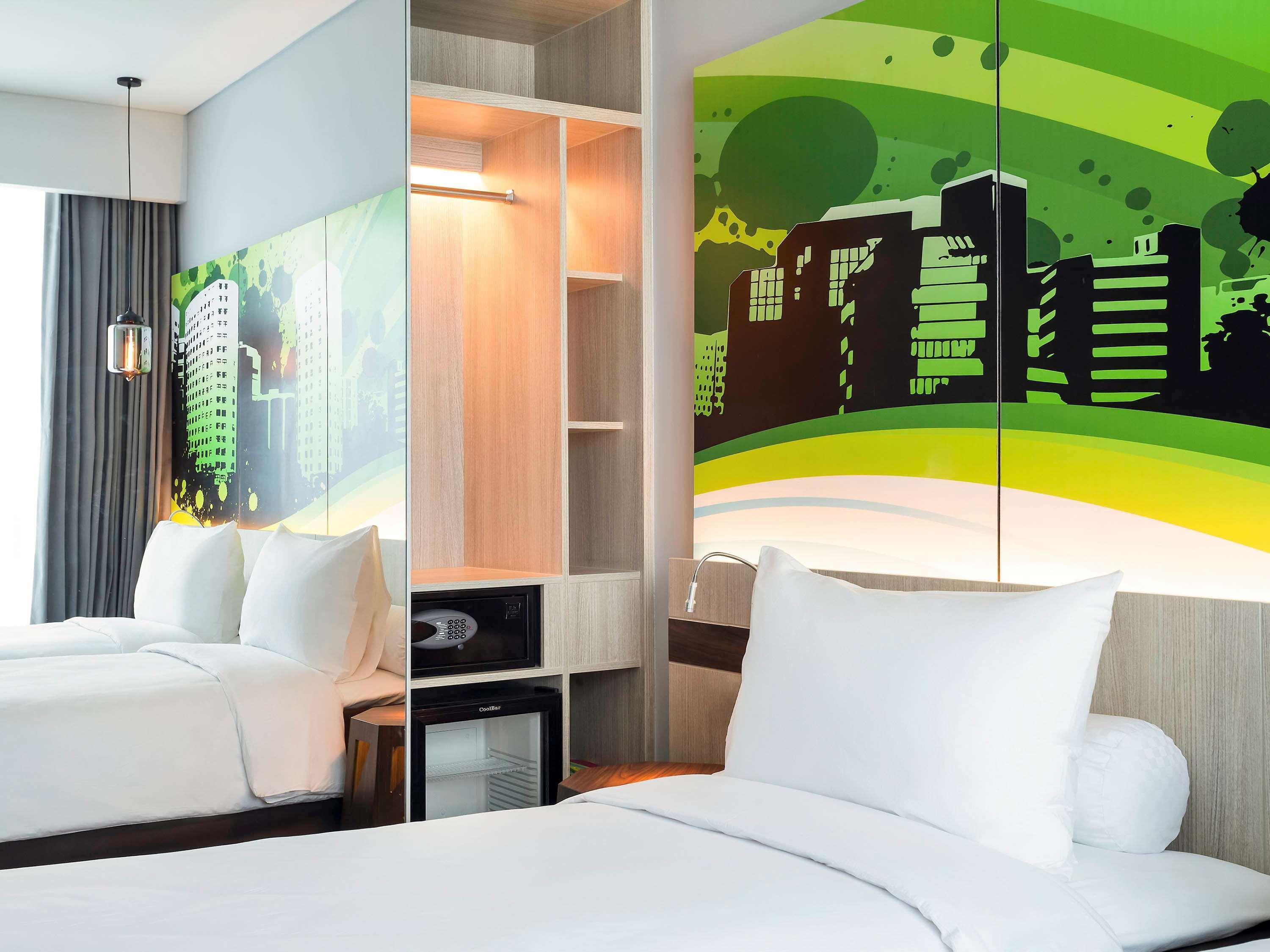 The Southern Hotel Surabaya Formerly Ibis Styles Surabaya Jemursari Esterno foto