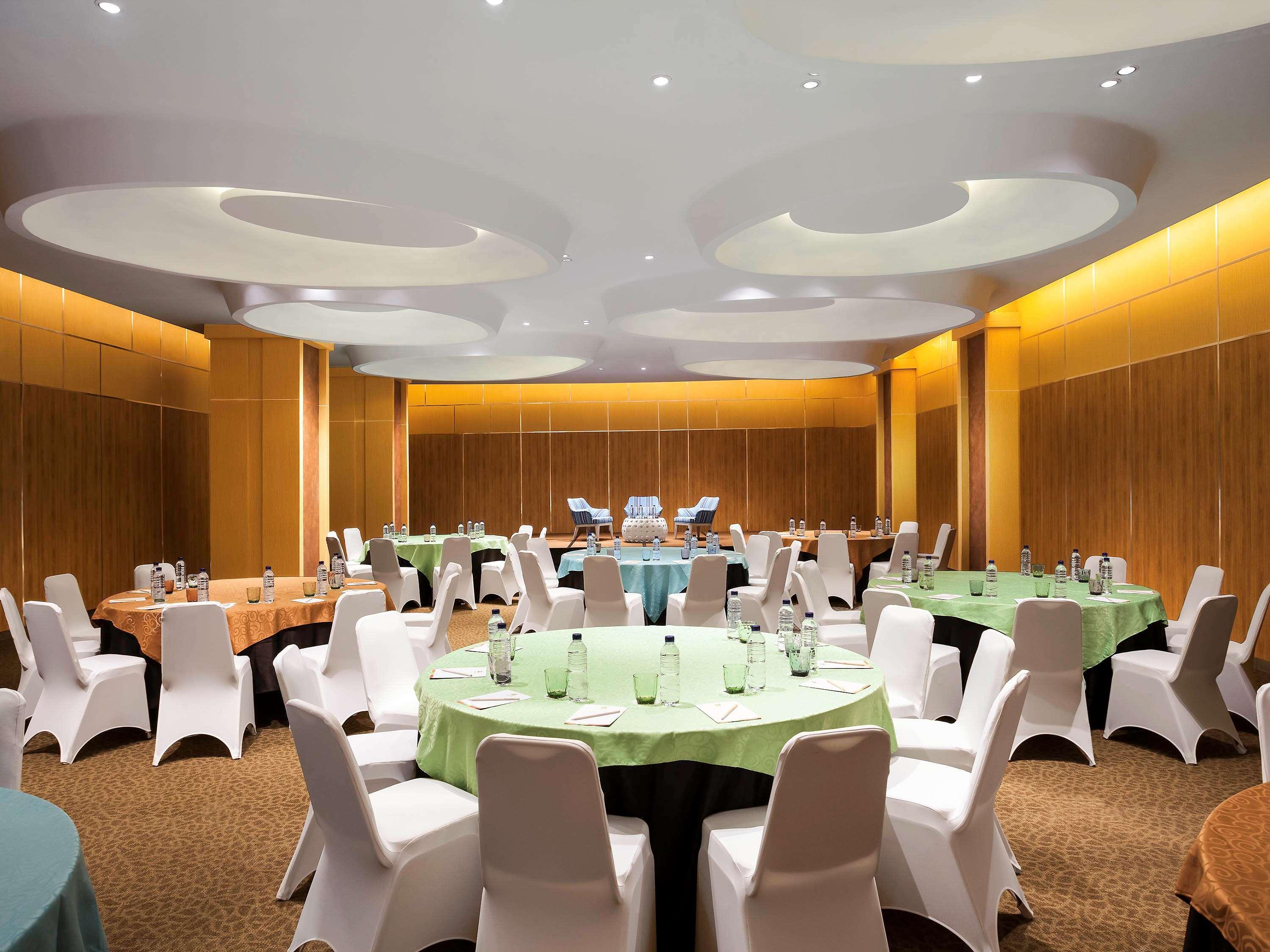 The Southern Hotel Surabaya Formerly Ibis Styles Surabaya Jemursari Esterno foto