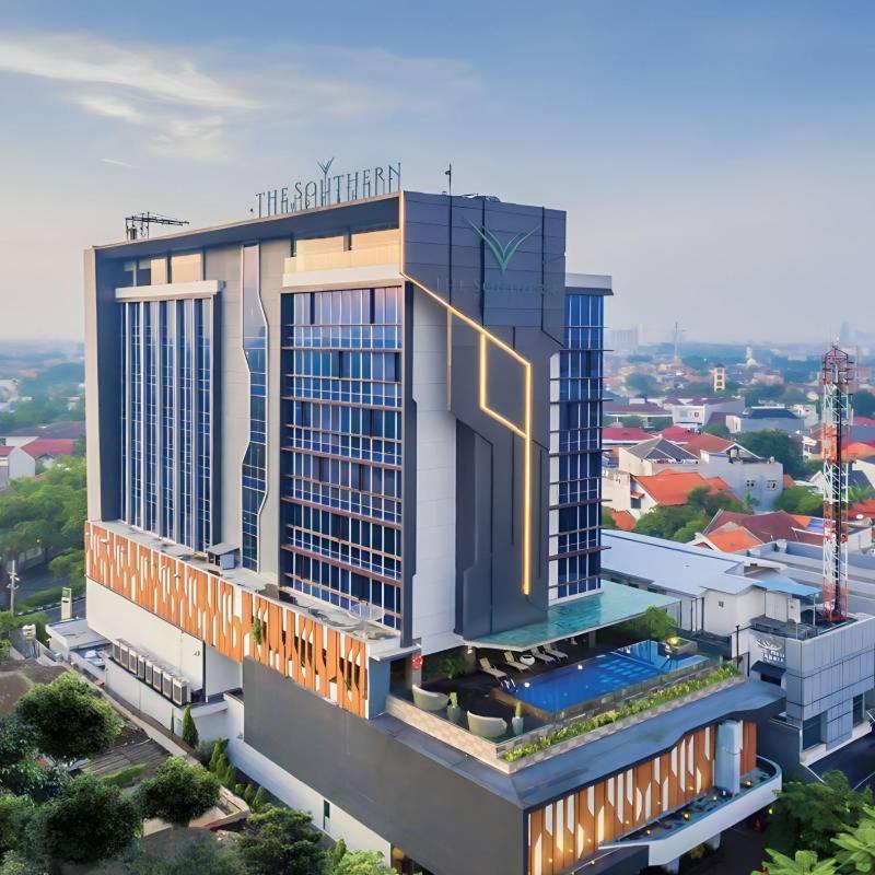 The Southern Hotel Surabaya Formerly Ibis Styles Surabaya Jemursari Esterno foto