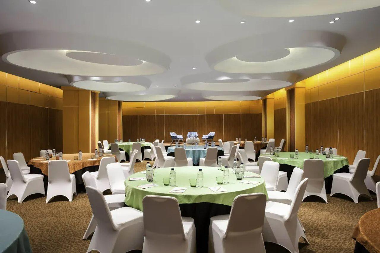 The Southern Hotel Surabaya Formerly Ibis Styles Surabaya Jemursari Esterno foto