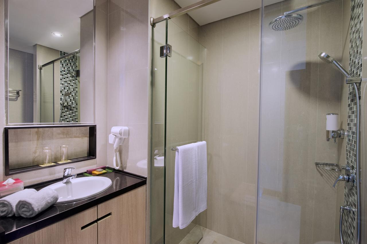 The Southern Hotel Surabaya Formerly Ibis Styles Surabaya Jemursari Esterno foto